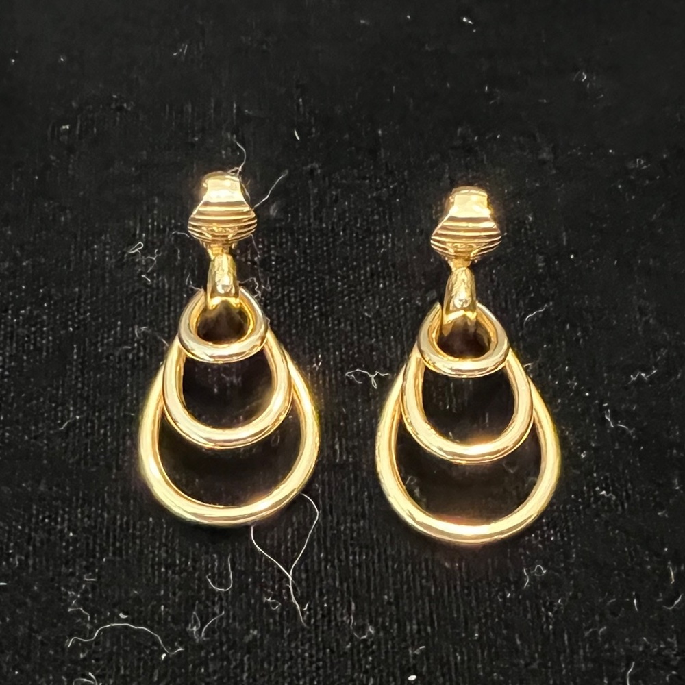 Vintage Trifari drop earrings